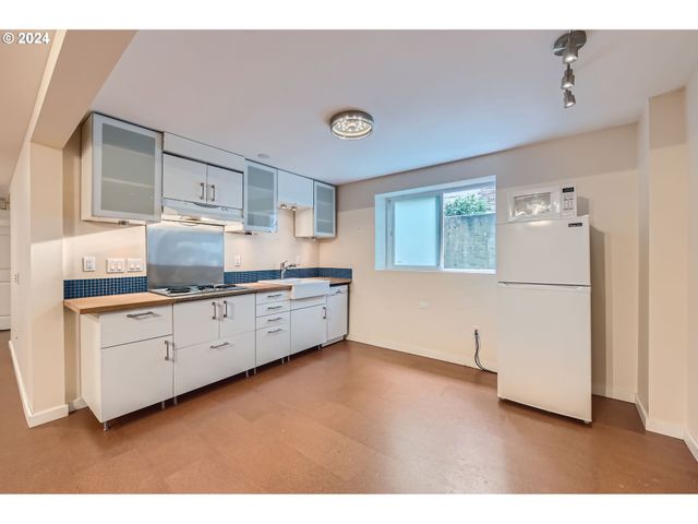 9116 N WILLAMETTE Blvd, Portland, OR 97203