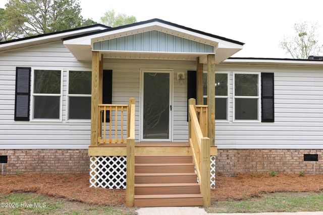 590 Luther Banks Road, Richlands, NC 28574