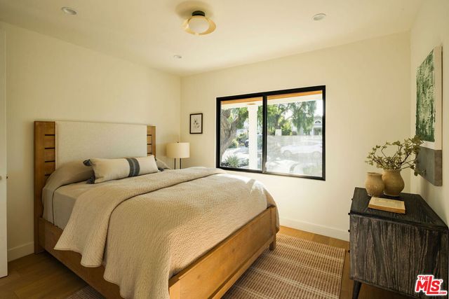 3444 Redwood Avenue, Los Angeles, CA 90066