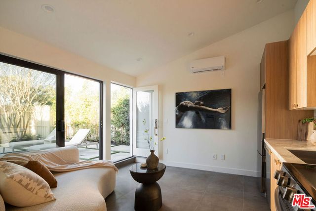 3444 Redwood Avenue, Los Angeles, CA 90066