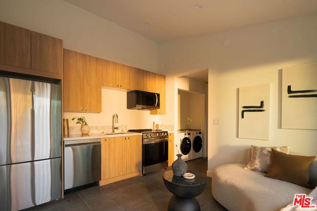 3444 Redwood Avenue, Los Angeles, CA 90066