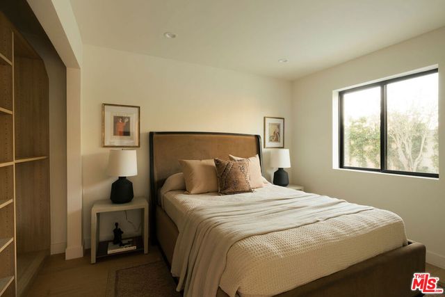 3444 Redwood Avenue, Los Angeles, CA 90066