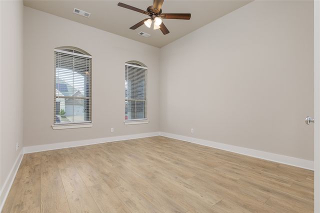 1829 Leo Drive, Van Alstyne, TX 75495