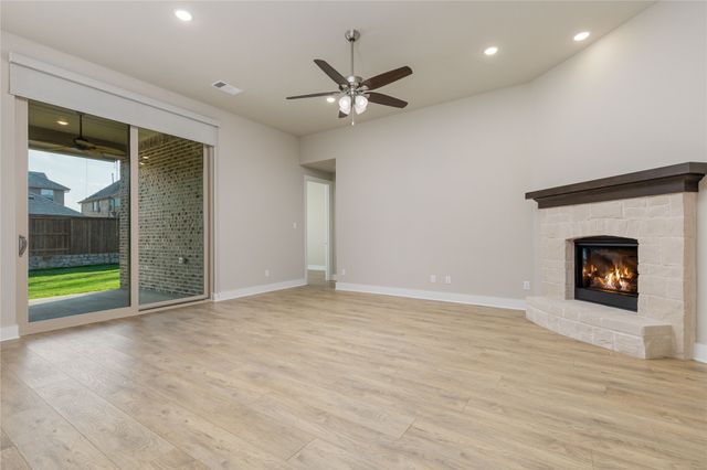 1829 Leo Drive, Van Alstyne, TX 75495