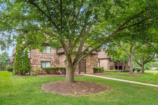 197 Uteg Street 201A, Crystal Lake, IL 60014