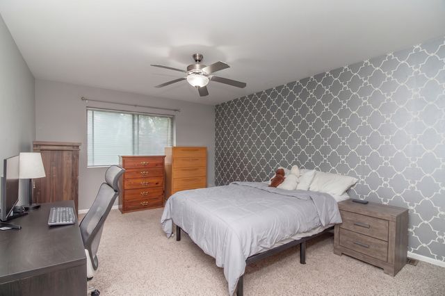 197 Uteg Street 201A, Crystal Lake, IL 60014