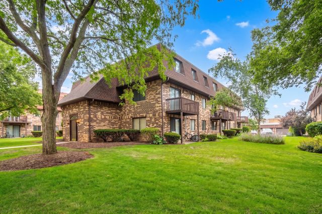 197 Uteg Street 201A, Crystal Lake, IL 60014