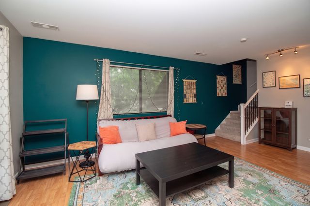 197 Uteg Street 201A, Crystal Lake, IL 60014