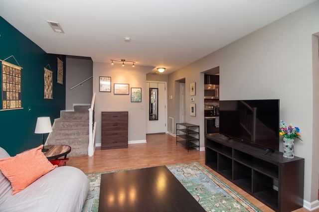 197 Uteg Street 201A, Crystal Lake, IL 60014
