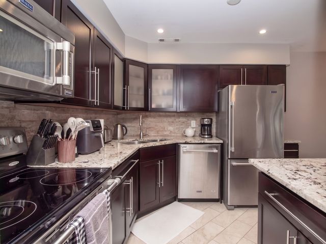 197 Uteg Street 201A, Crystal Lake, IL 60014