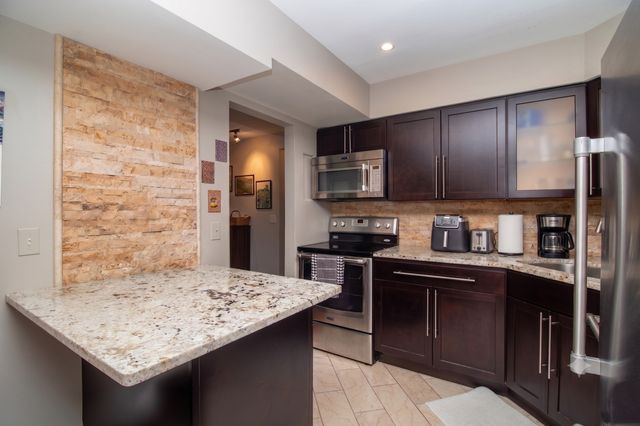 197 Uteg Street 201A, Crystal Lake, IL 60014