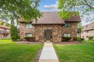 197 Uteg Street 201A, Crystal Lake, IL 60014