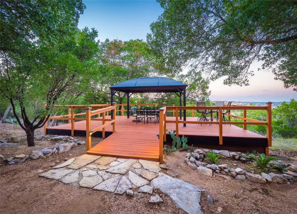 2706 Tradewind DR, Spicewood, TX 78669