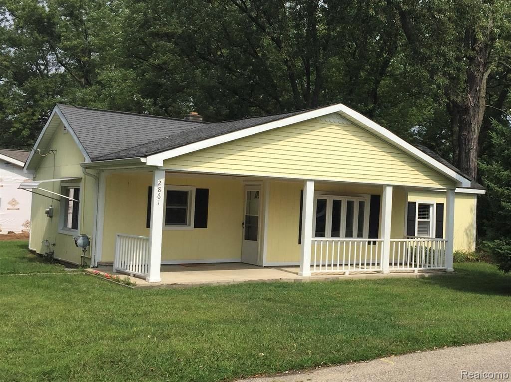 2832 Tuxedo Boulevard, Waterford, MI 48329