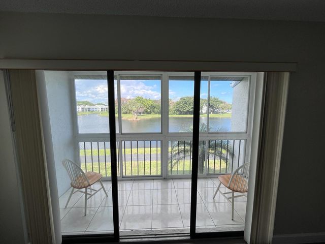 1002 Green Pine Boulevard F2, West Palm Beach, FL 33409