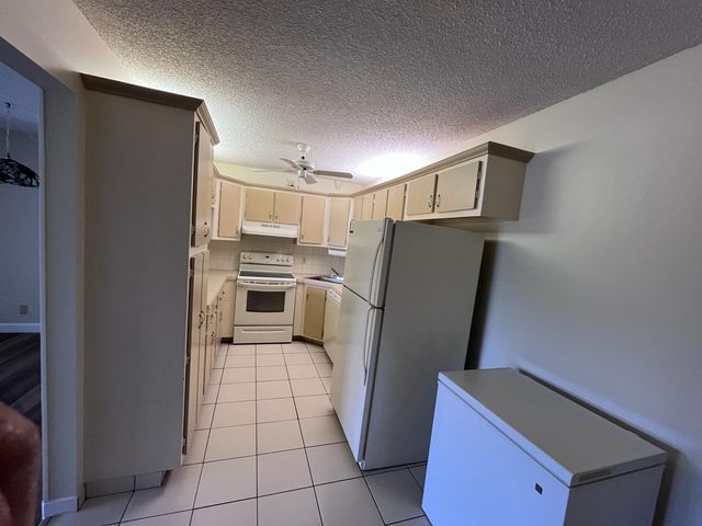 1002 Green Pine Boulevard F2, West Palm Beach, FL 33409