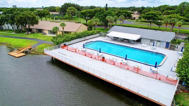 1002 Green Pine Boulevard F2, West Palm Beach, FL 33409