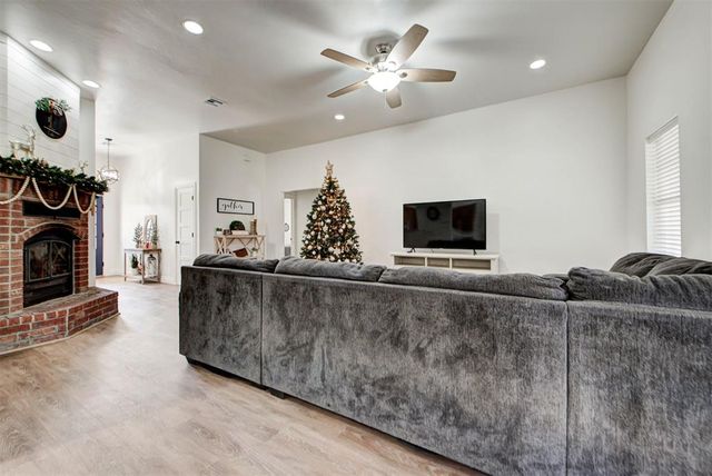 16603 Railhead Drive, Choctaw, OK 73020