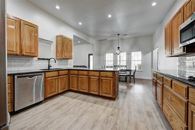 16603 Railhead Drive, Choctaw, OK 73020