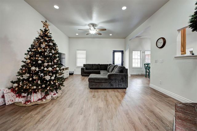 16603 Railhead Drive, Choctaw, OK 73020