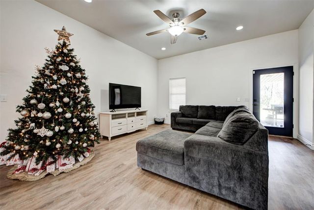 16603 Railhead Drive, Choctaw, OK 73020