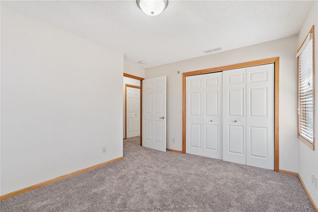 140 35th St Drive SE 1, Cedar Rapids, IA 52403