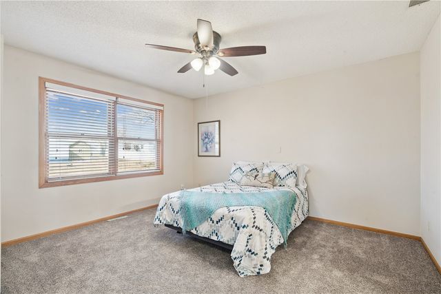 140 35th St Drive SE 1, Cedar Rapids, IA 52403