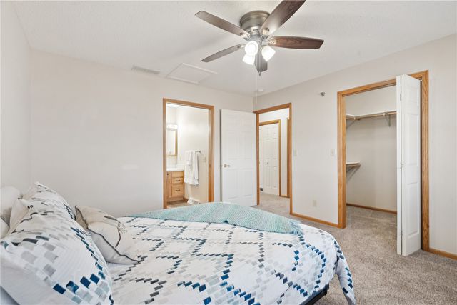 140 35th St Drive SE 1, Cedar Rapids, IA 52403