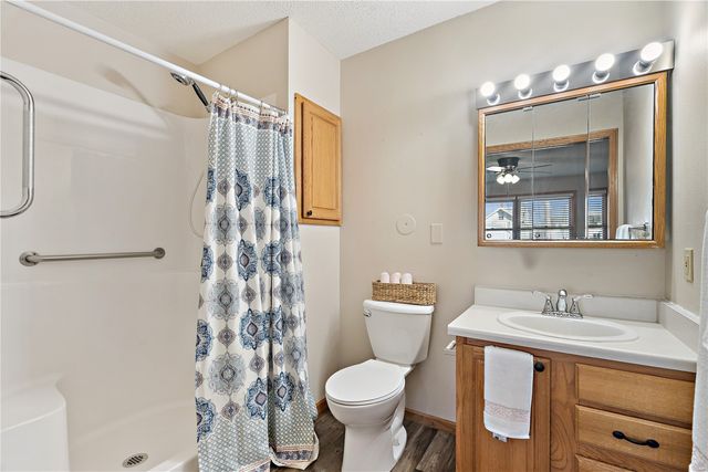 140 35th St Drive SE 1, Cedar Rapids, IA 52403