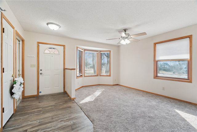 140 35th St Drive SE 1, Cedar Rapids, IA 52403