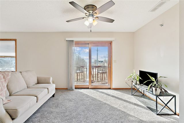 140 35th St Drive SE 1, Cedar Rapids, IA 52403