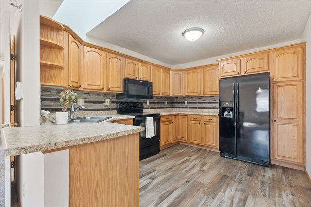 140 35th St Drive SE 1, Cedar Rapids, IA 52403