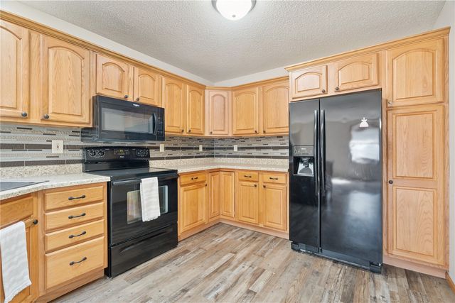 140 35th St Drive SE 1, Cedar Rapids, IA 52403