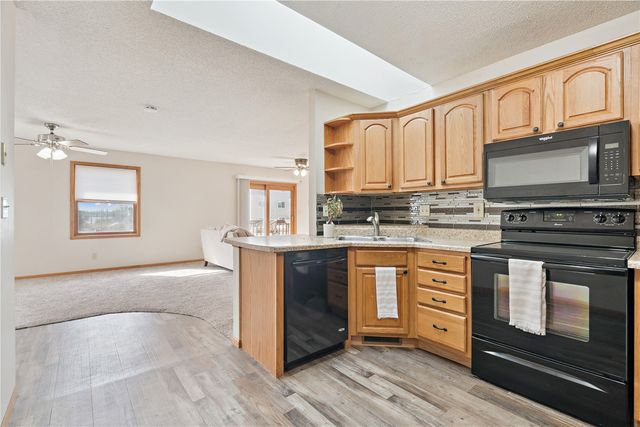 140 35th St Drive SE 1, Cedar Rapids, IA 52403