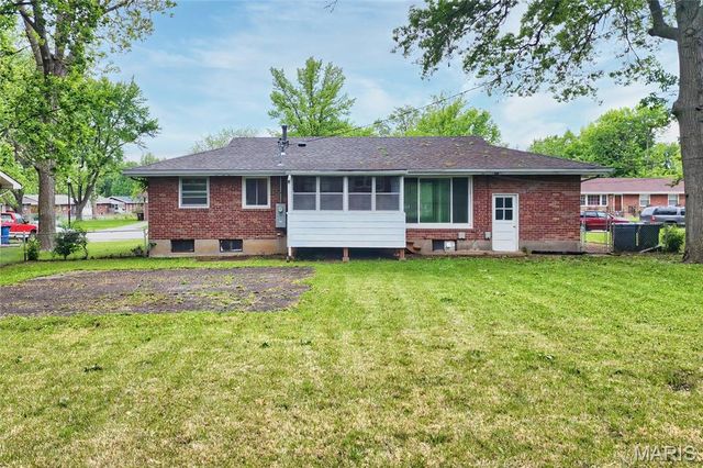 1321 Highmont Drive, St Louis, MO 63135