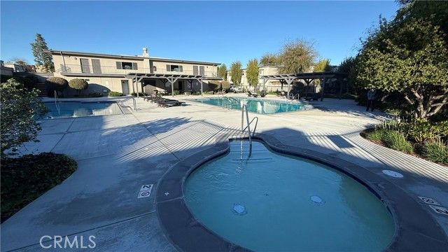 22049 Oxnard, Woodland Hills (los Angeles), CA 91367