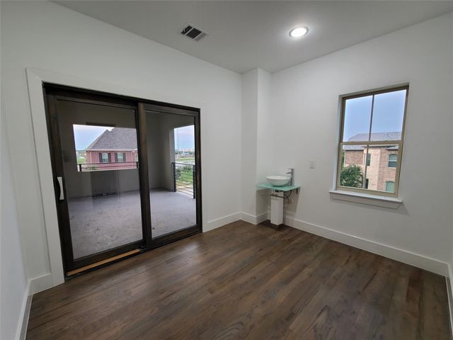 2812 Almanzor Avenue, Irving, TX 75062