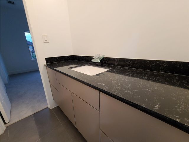 2812 Almanzor Avenue, Irving, TX 75062