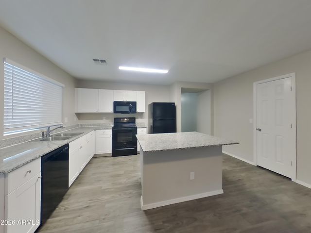 3326 W SAINT ANNE Avenue, Phoenix, AZ 85041