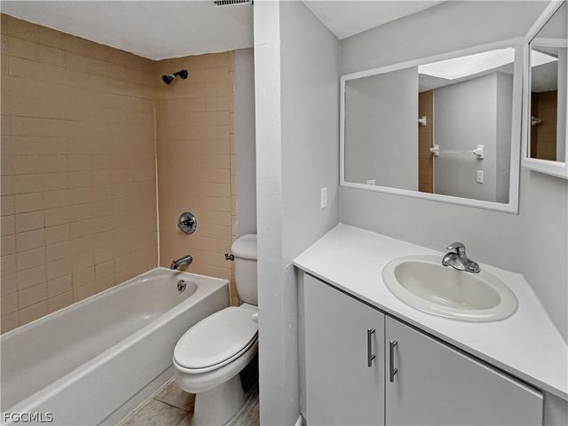 1123 SW 48th TER 104, Cape Coral, FL 33914