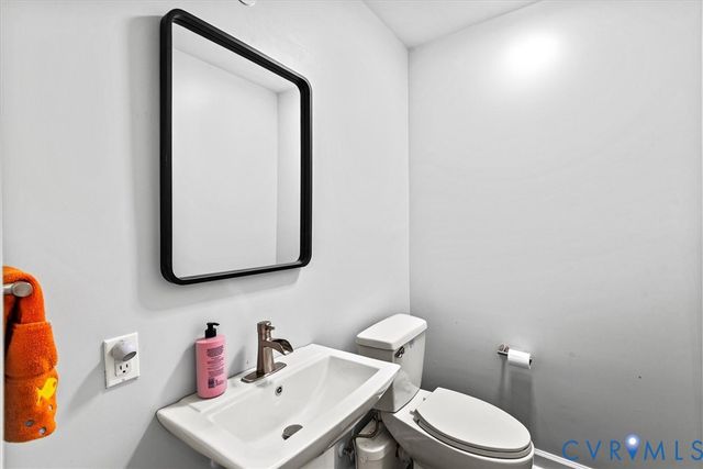 448 Lake Caroline Dr, Ruther Glen, VA 22546