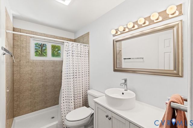 448 Lake Caroline Dr, Ruther Glen, VA 22546