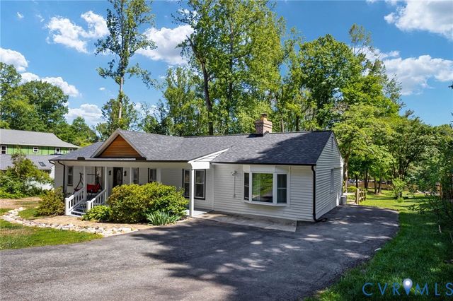 448 Lake Caroline Dr, Ruther Glen, VA 22546
