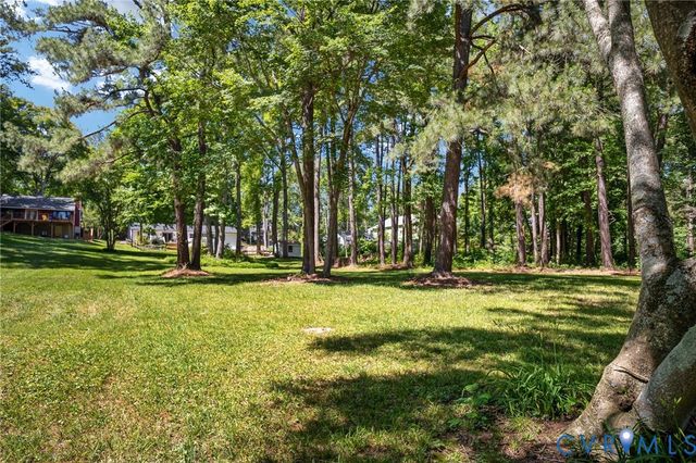 448 Lake Caroline Dr, Ruther Glen, VA 22546