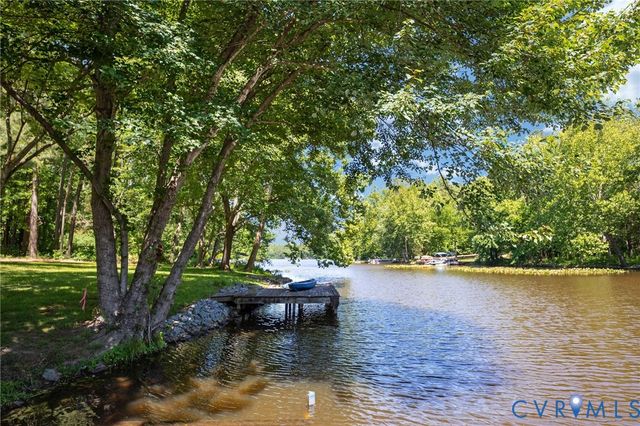448 Lake Caroline Dr, Ruther Glen, VA 22546