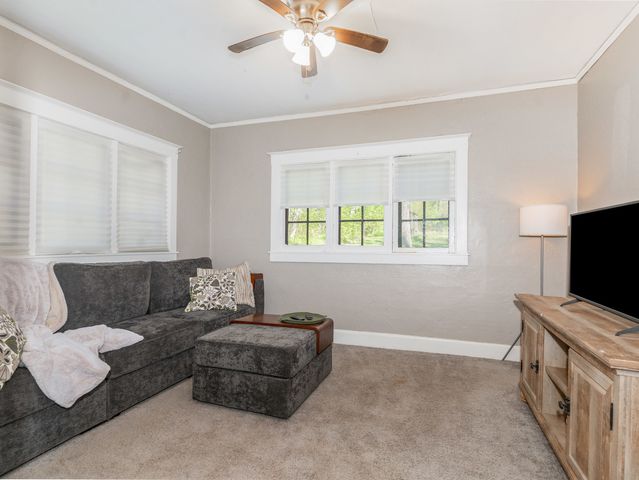 1915 Highland Park Drive, Joliet, IL 60432