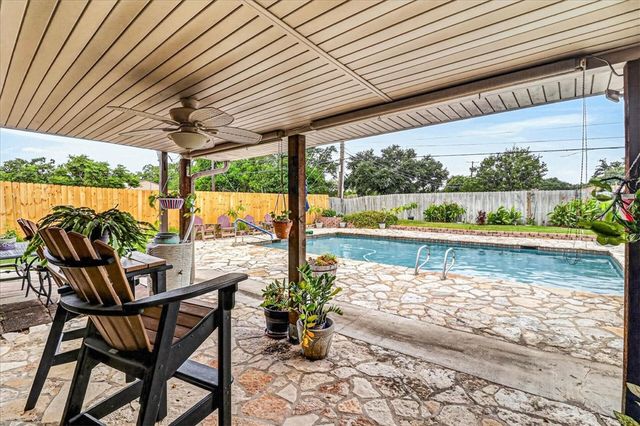 946 Carmel Pkwy, Corpus Christi, TX 78411