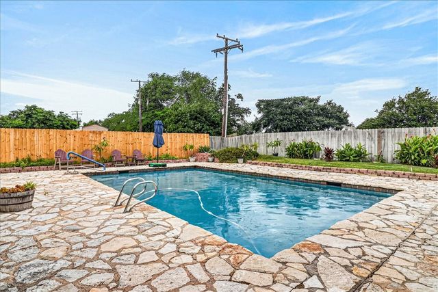 946 Carmel Pkwy, Corpus Christi, TX 78411