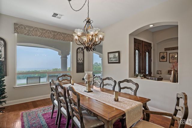 574 Williams Ranch Road, Bakersfield, CA 93308