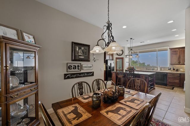 574 Williams Ranch Road, Bakersfield, CA 93308